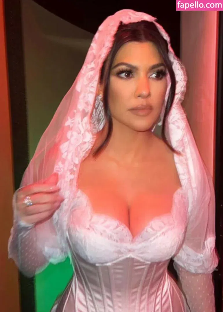 Kourtney Kardashian Onlyfans Photo Gallery 