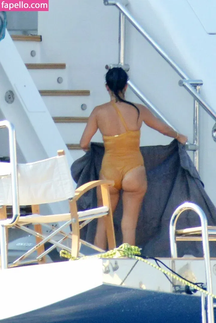 Kourtney Kardashian Onlyfans Photo Gallery 