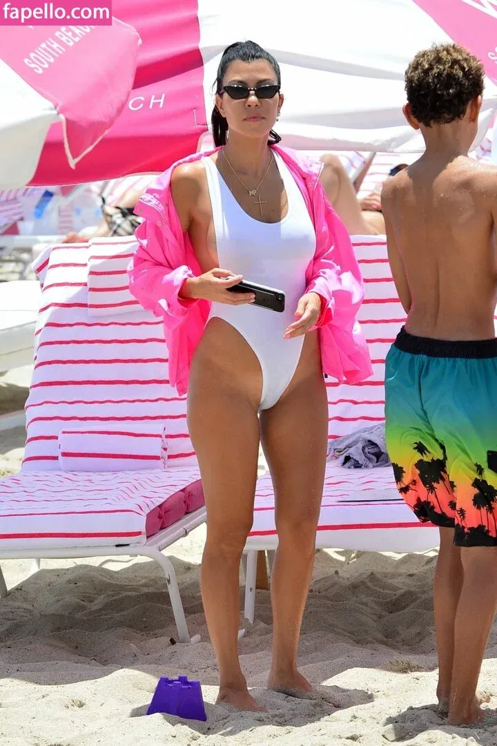 Kourtney Kardashian Onlyfans Photo Gallery 