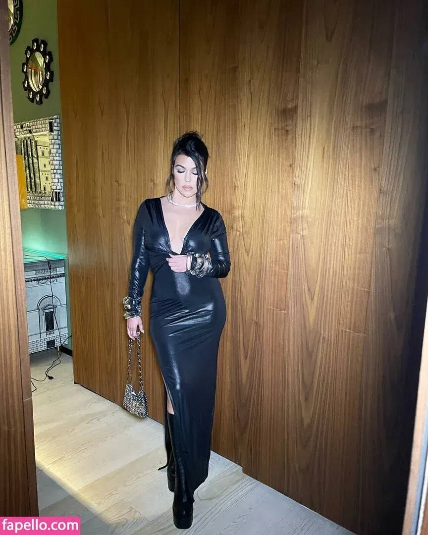 Kourtney Kardashian Onlyfans Photo Gallery 