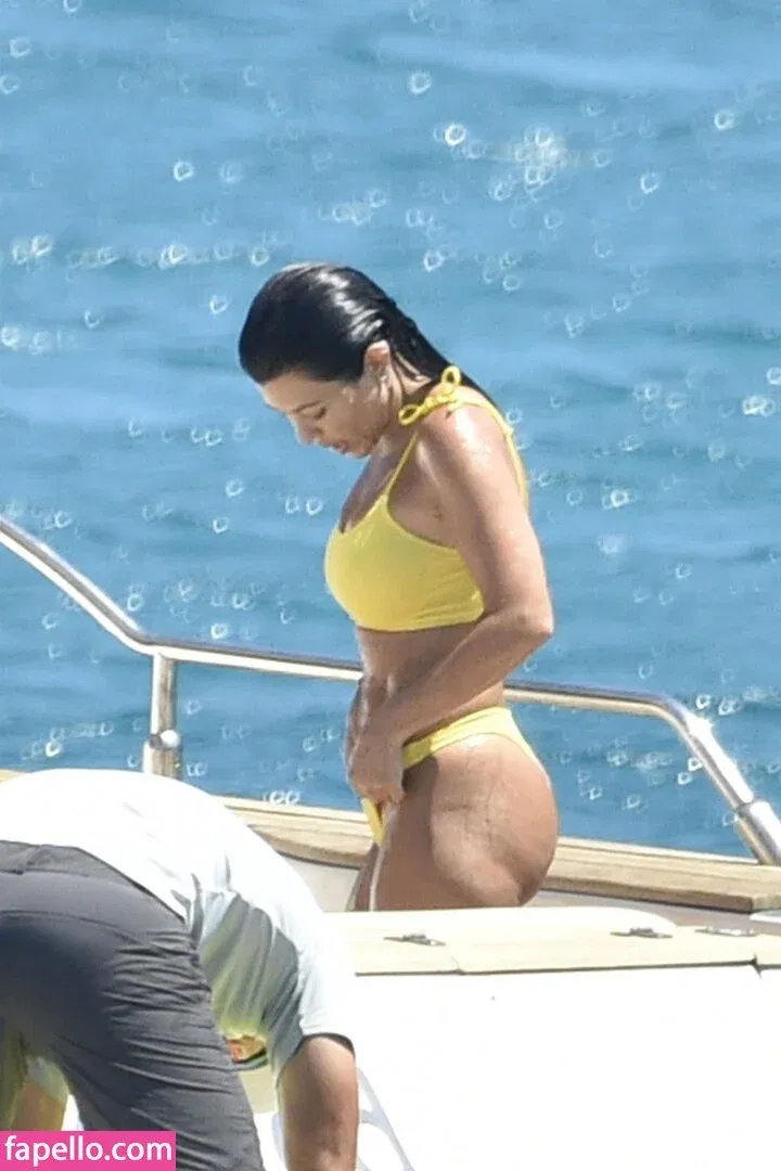 Kourtney Kardashian Onlyfans Photo Gallery 