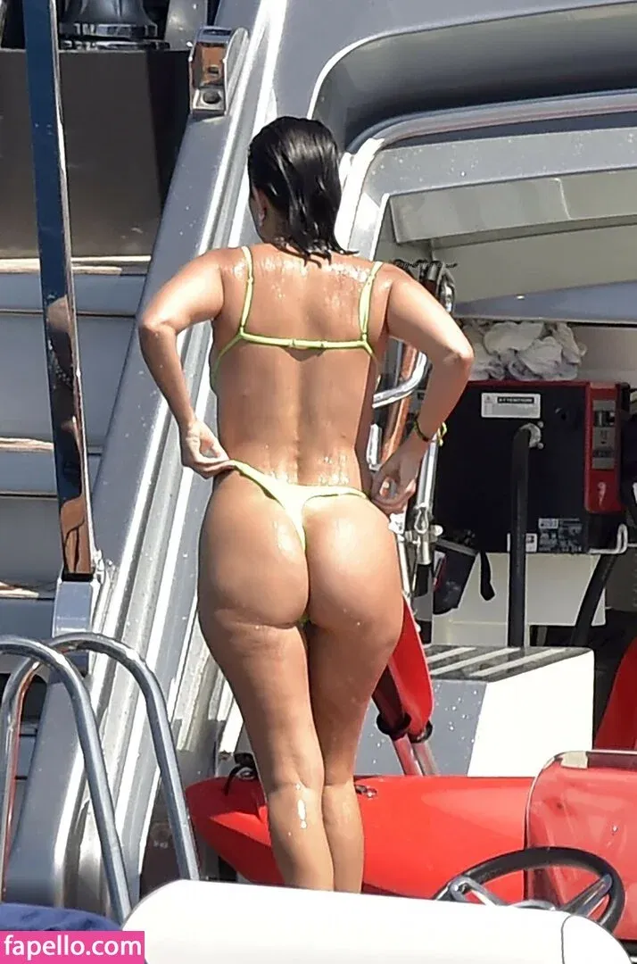 Kourtney Kardashian Onlyfans Photo Gallery 
