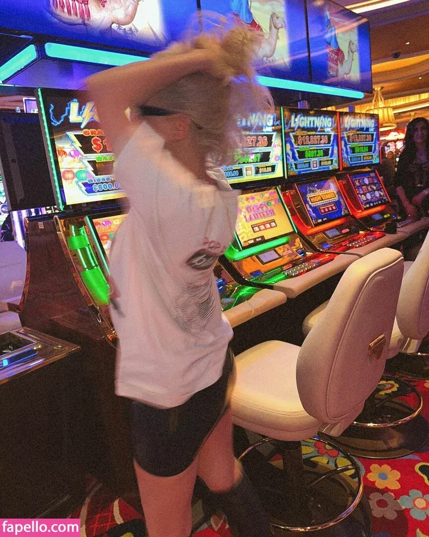 Kourtney Kardashian Onlyfans Photo Gallery 