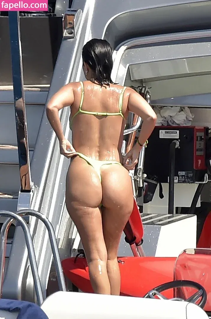 Kourtney Kardashian Onlyfans Photo Gallery 