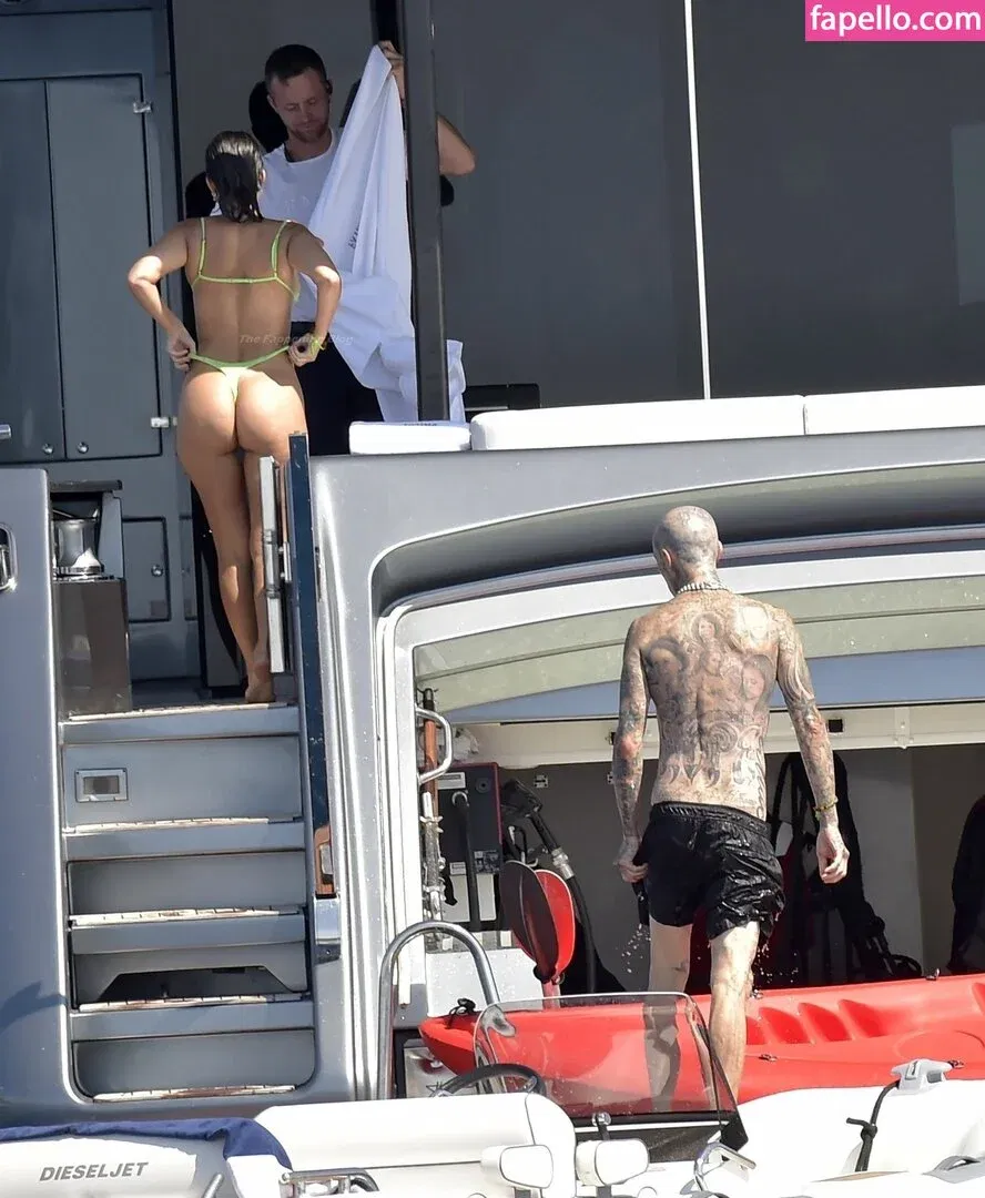 Kourtney Kardashian Onlyfans Photo Gallery 