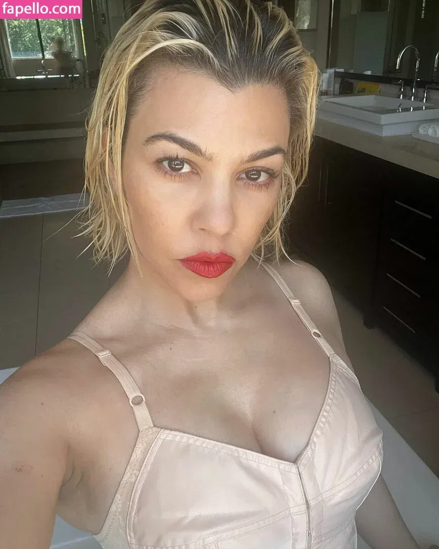 Kourtney Kardashian Onlyfans Photo Gallery 