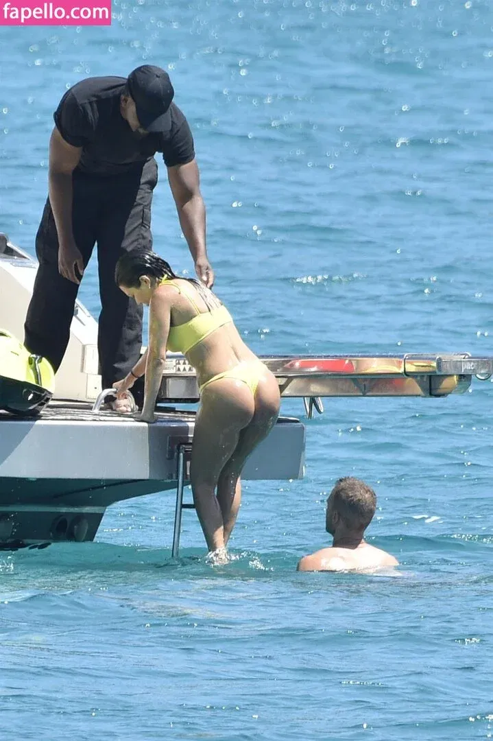 Kourtney Kardashian Onlyfans Photo Gallery 