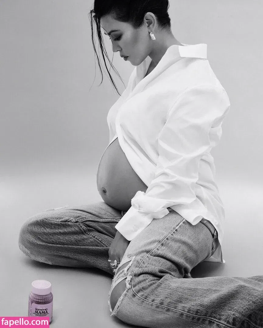 Kourtney Kardashian Onlyfans Photo Gallery 