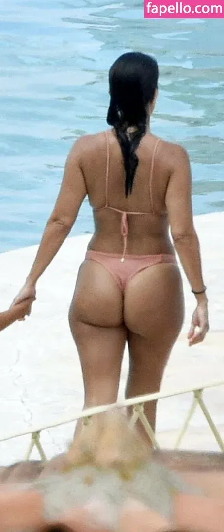 Kourtney Kardashian Onlyfans Photo Gallery 