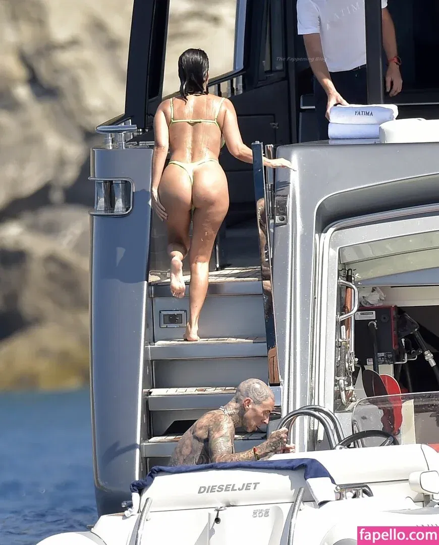 Kourtney Kardashian Onlyfans Photo Gallery 