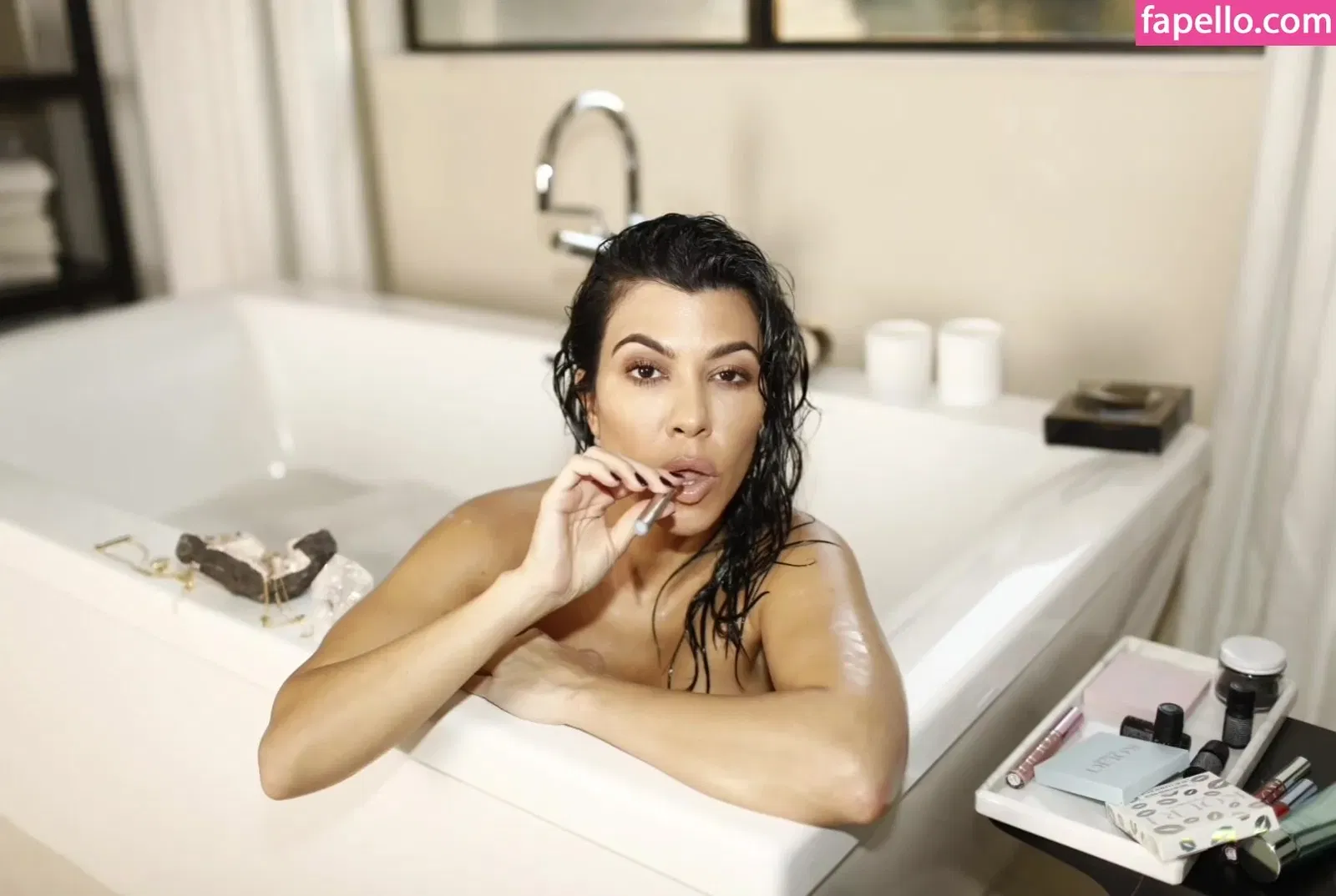 Kourtney Kardashian Onlyfans Photo Gallery 