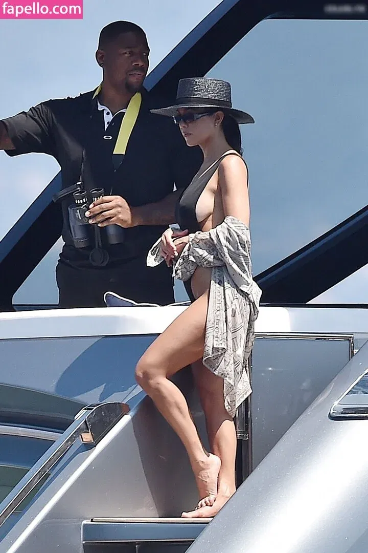 Kourtney Kardashian Onlyfans Photo Gallery 