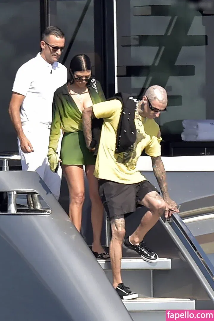 Kourtney Kardashian Onlyfans Photo Gallery 