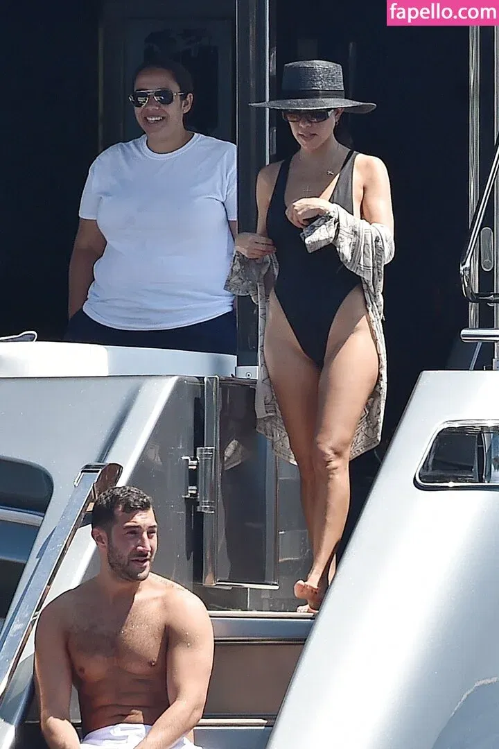 Kourtney Kardashian Onlyfans Photo Gallery 