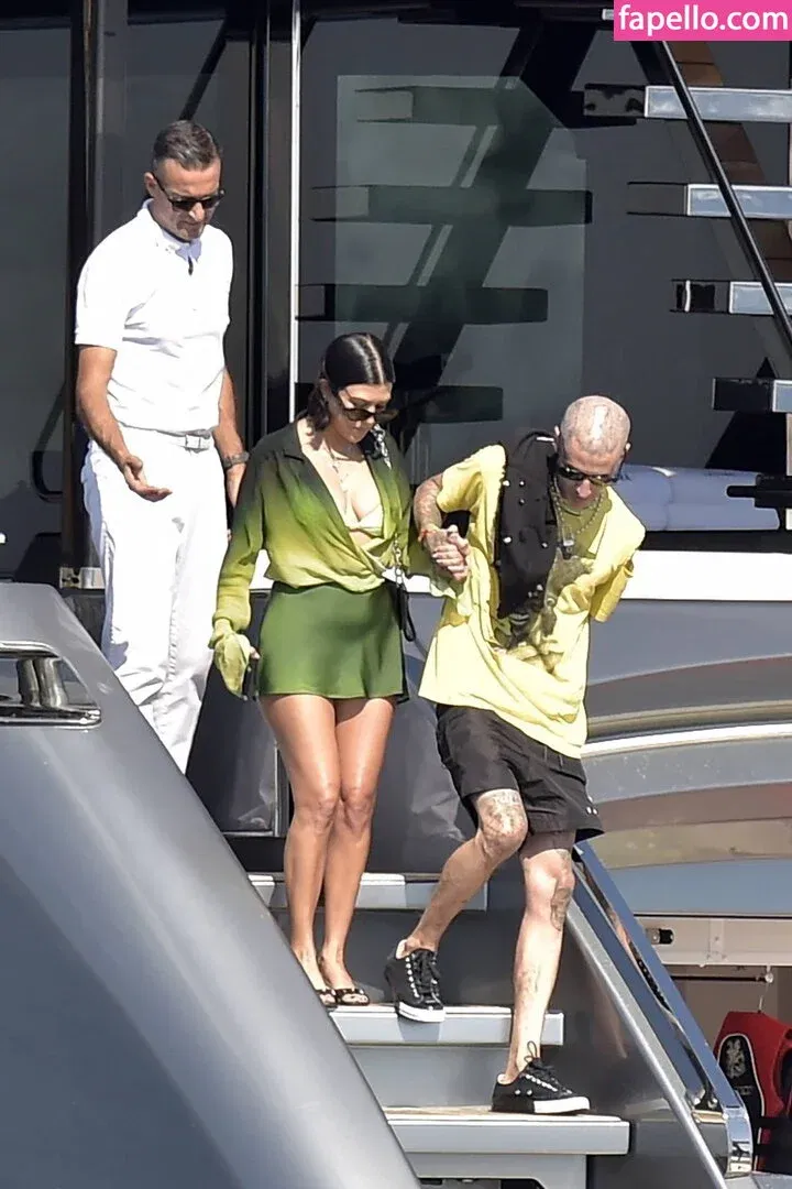 Kourtney Kardashian Onlyfans Photo Gallery 