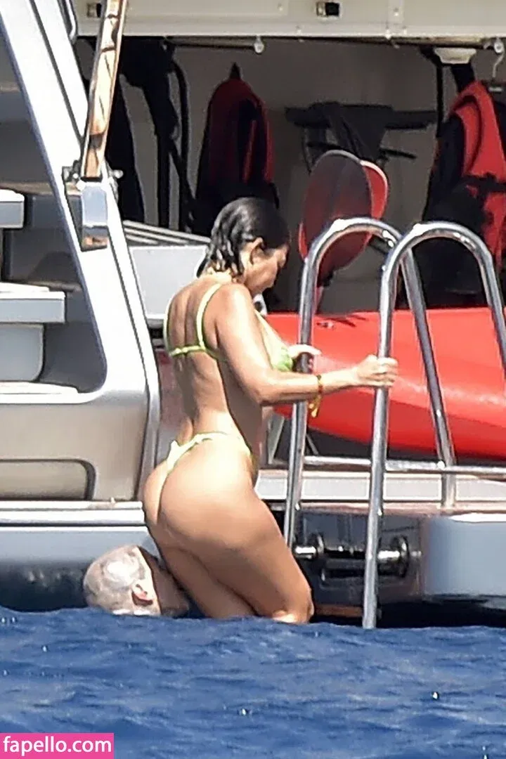 Kourtney Kardashian Onlyfans Photo Gallery 
