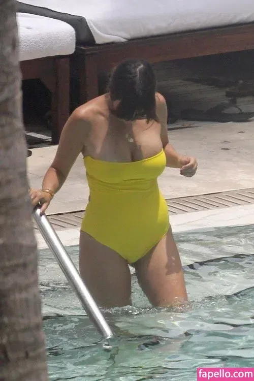 Kourtney Kardashian Onlyfans Photo Gallery 