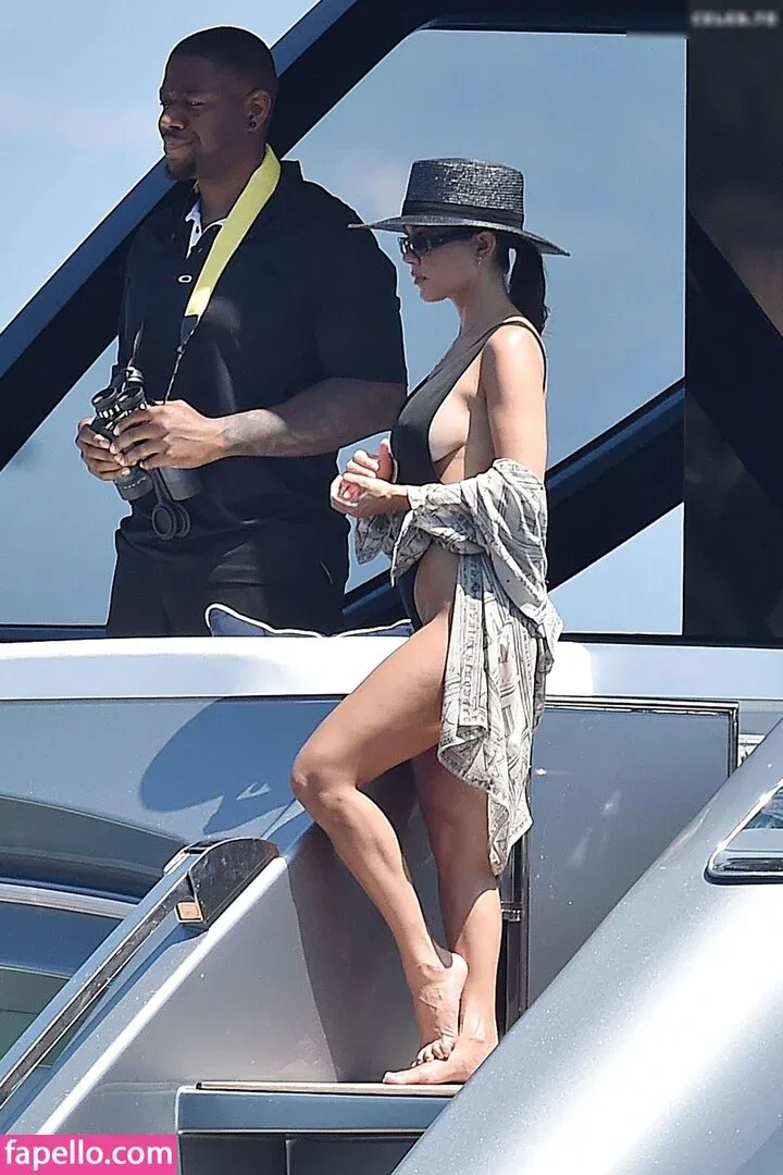 Kourtney Kardashian Onlyfans Photo Gallery 