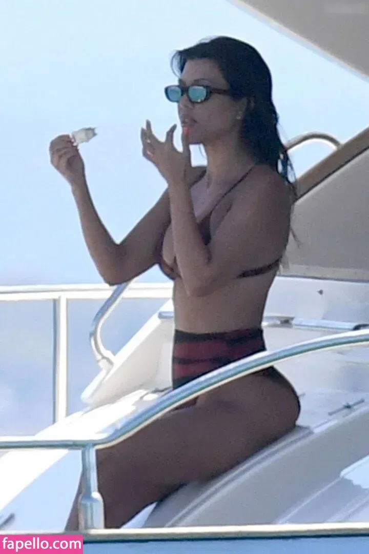 Kourtney Kardashian Onlyfans Photo Gallery 