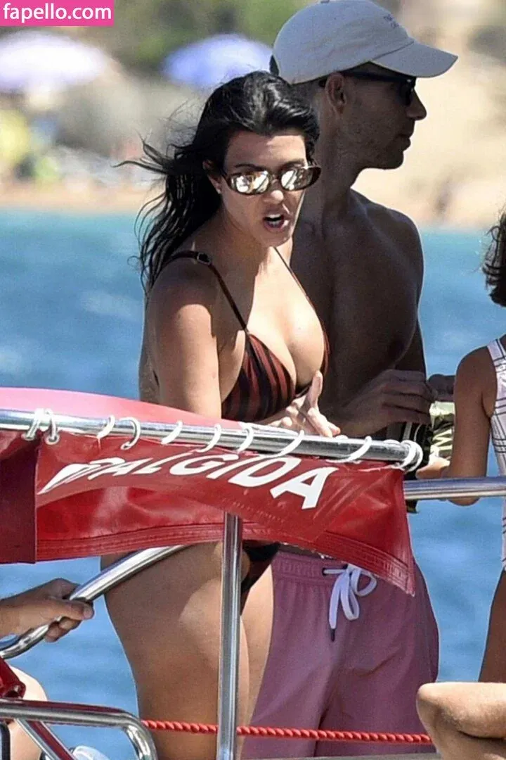 Kourtney Kardashian Onlyfans Photo Gallery 