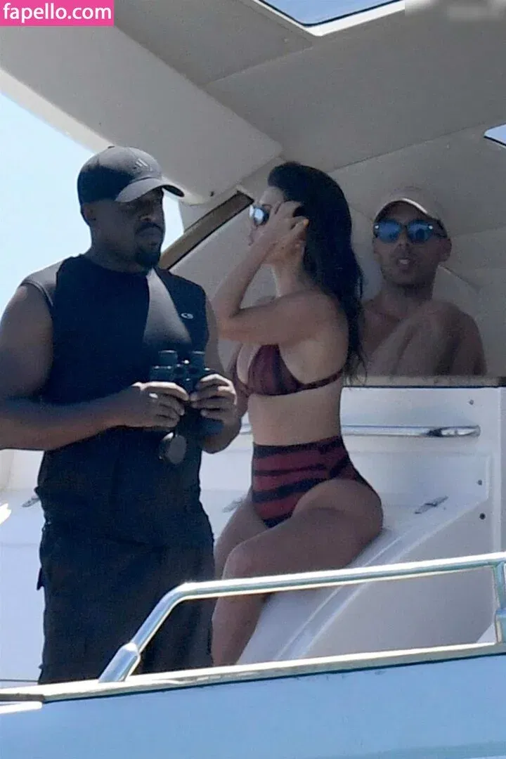 Kourtney Kardashian Onlyfans Photo Gallery 