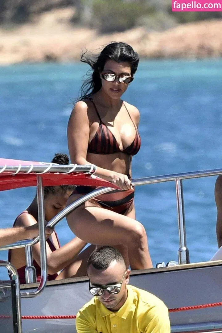 Kourtney Kardashian Onlyfans Photo Gallery 
