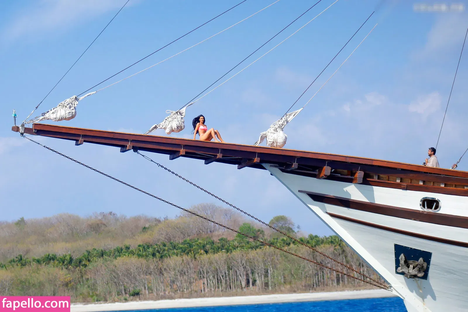 Kourtney Kardashian Onlyfans Photo Gallery 