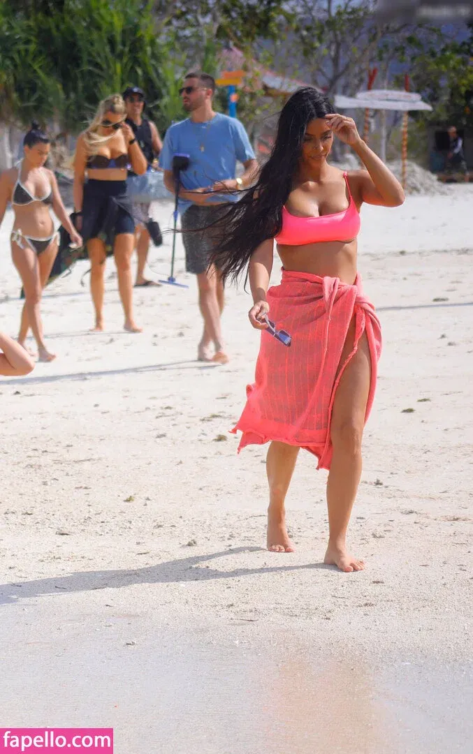 Kourtney Kardashian Onlyfans Photo Gallery 