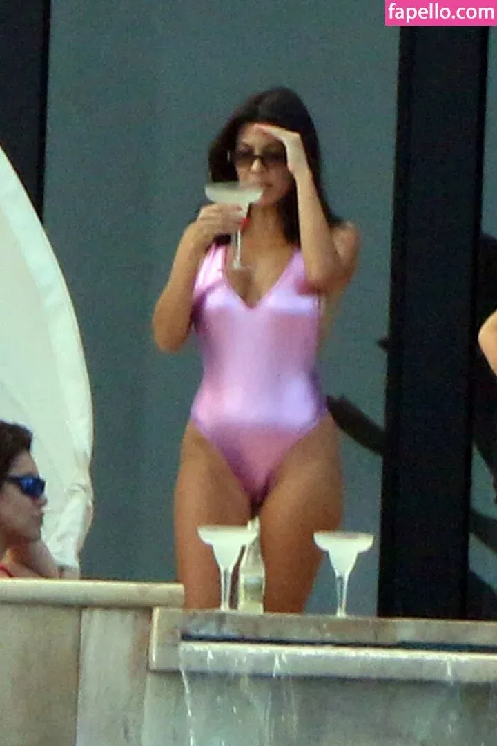 Kourtney Kardashian Onlyfans Photo Gallery 