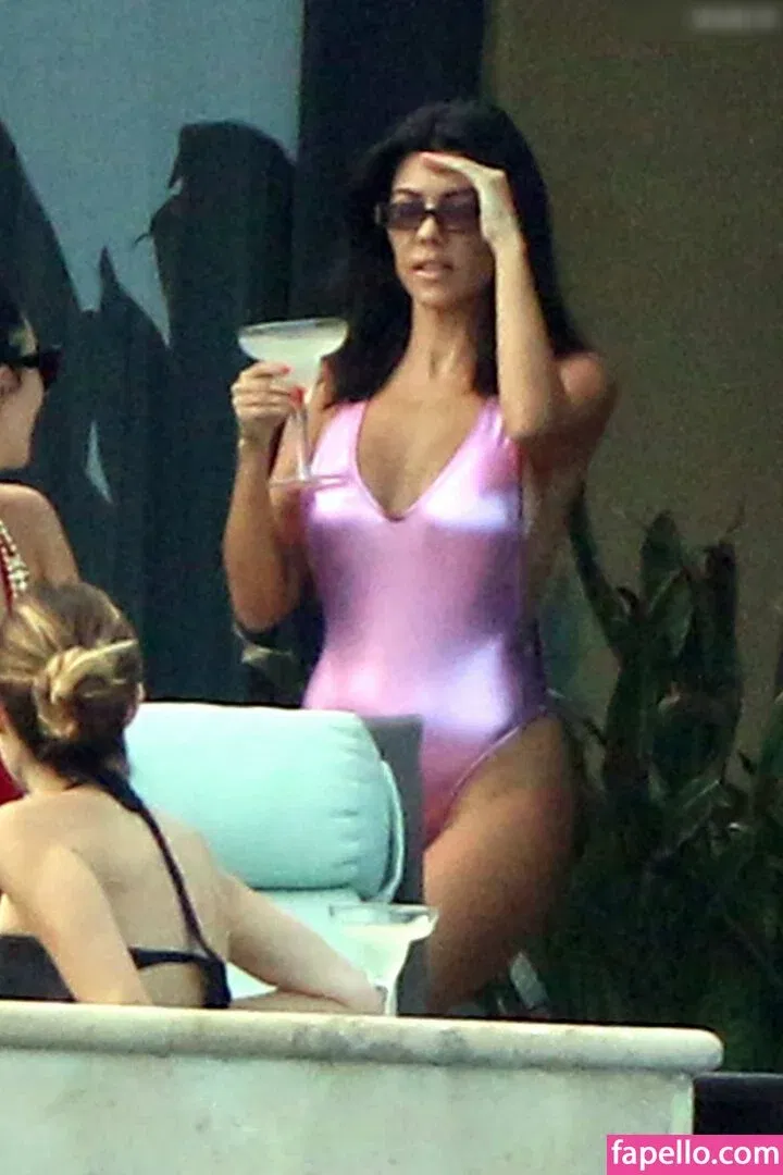 Kourtney Kardashian Onlyfans Photo Gallery 