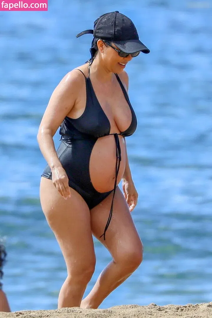 Kourtney Kardashian Onlyfans Photo Gallery 