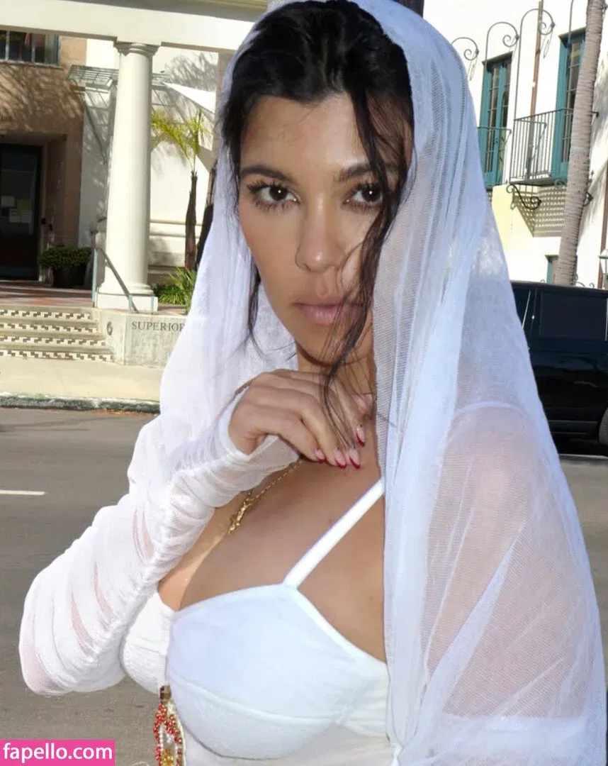 Kourtney Kardashian Onlyfans Photo Gallery 