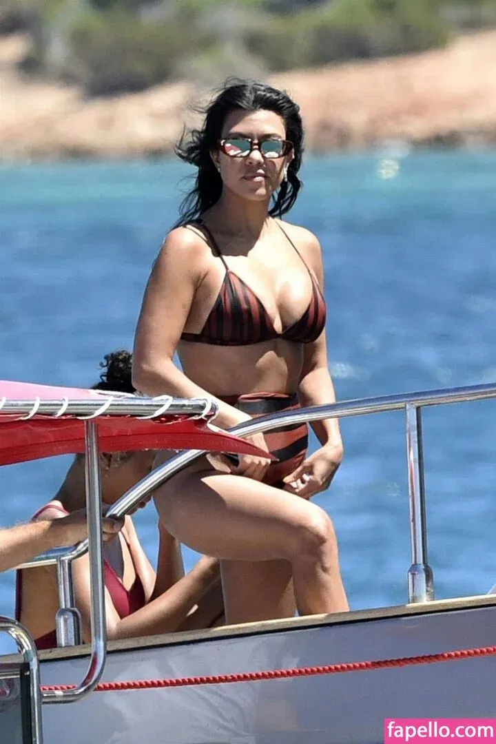 Kourtney Kardashian Onlyfans Photo Gallery 