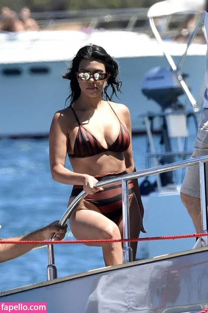 Kourtney Kardashian Onlyfans Photo Gallery 