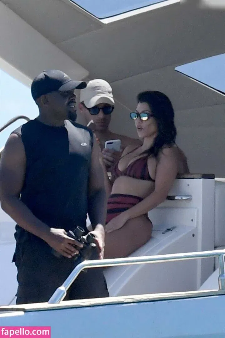 Kourtney Kardashian Onlyfans Photo Gallery 