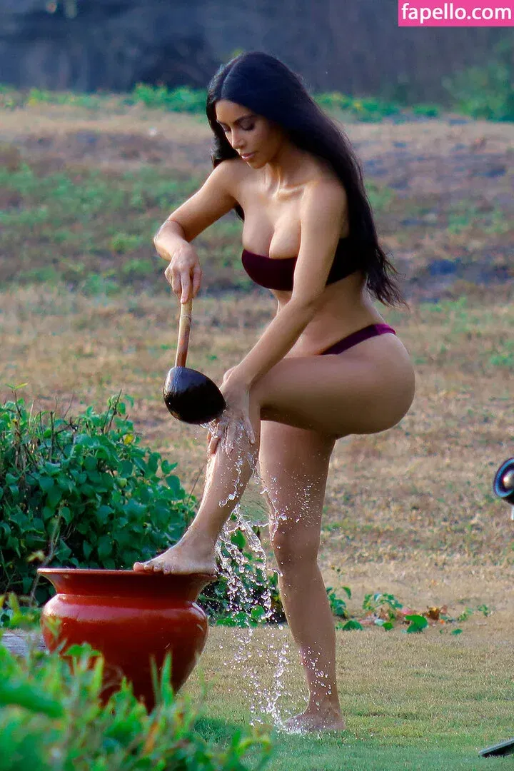 Kourtney Kardashian Onlyfans Photo Gallery 