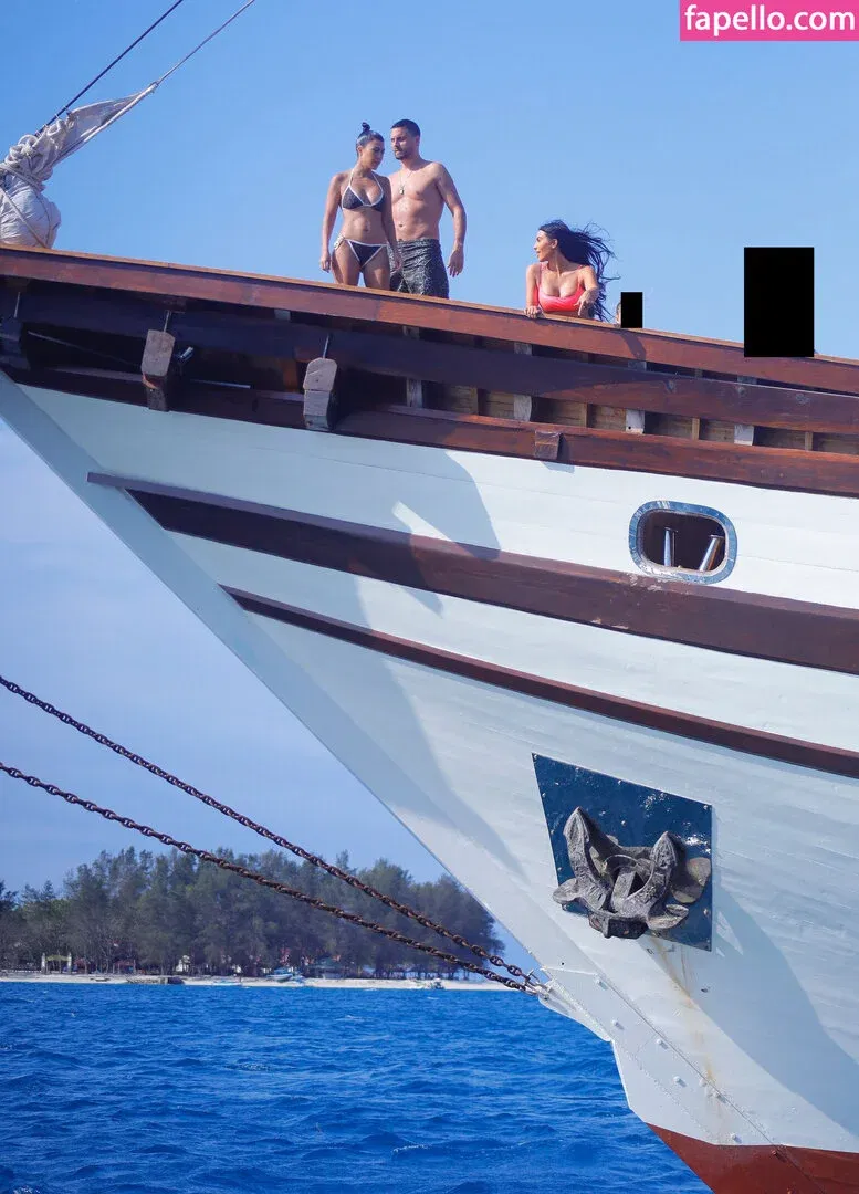 Kourtney Kardashian Onlyfans Photo Gallery 