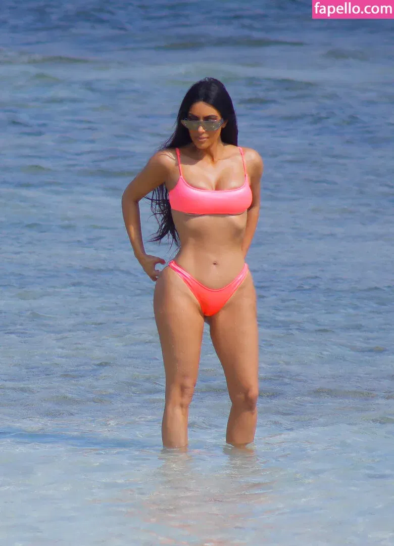 Kourtney Kardashian Onlyfans Photo Gallery 