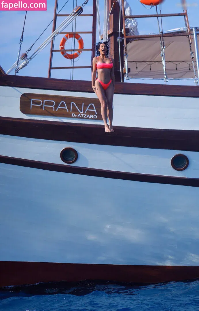 Kourtney Kardashian Onlyfans Photo Gallery 