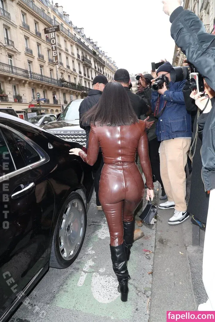 Kourtney Kardashian Onlyfans Photo Gallery 