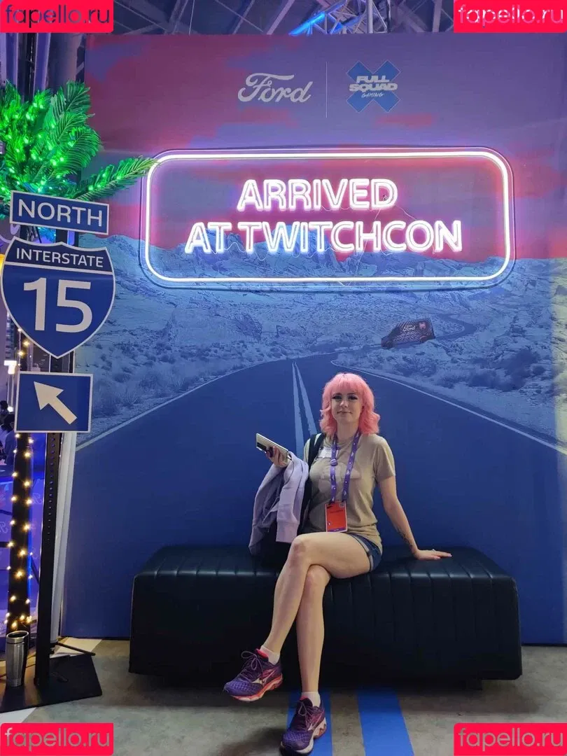 SquishShe / squishsheofficial / squishwhore Onlyfans Photo Gallery 