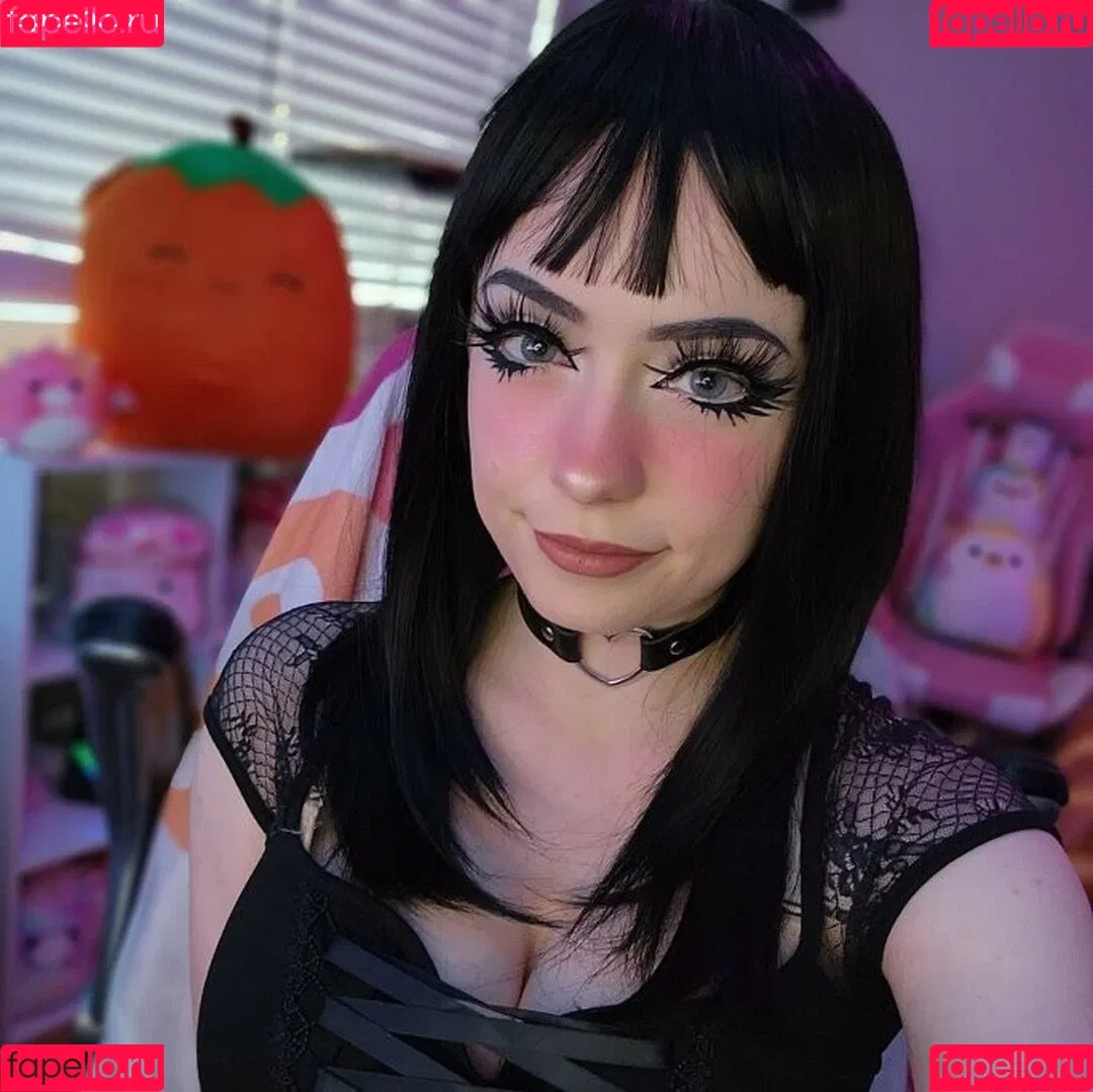 SquishShe / squishsheofficial / squishwhore Onlyfans Photo Gallery 