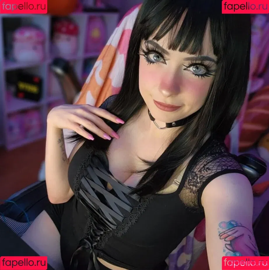 SquishShe / squishsheofficial / squishwhore Onlyfans Photo Gallery 