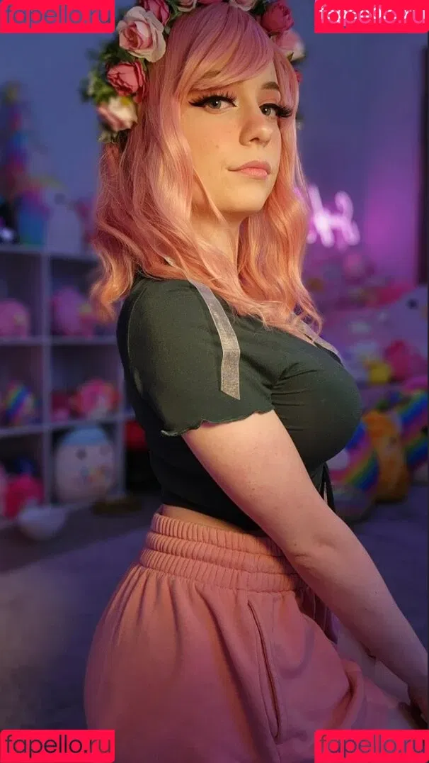 SquishShe / squishsheofficial / squishwhore Onlyfans Photo Gallery 