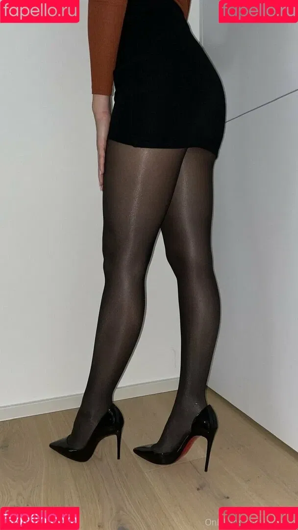 emie.le / emie_le Onlyfans Photo Gallery 