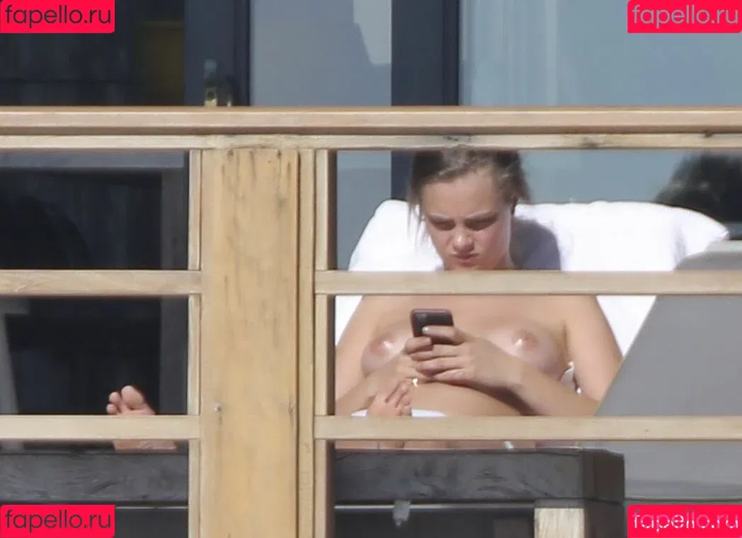 Cara Delevingne / caradelevingne Onlyfans Photo Gallery 