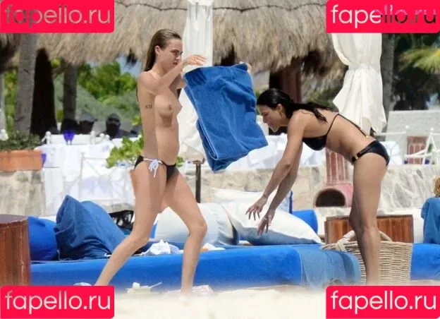 Cara Delevingne / caradelevingne Onlyfans Photo Gallery 