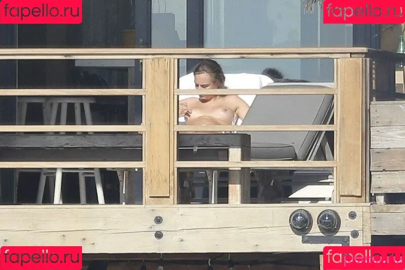 Cara Delevingne / caradelevingne Onlyfans Photo Gallery 