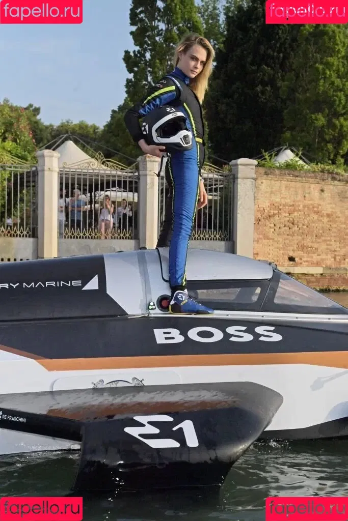 Cara Delevingne / caradelevingne Onlyfans Photo Gallery 