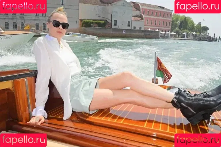 Cara Delevingne / caradelevingne Onlyfans Photo Gallery 